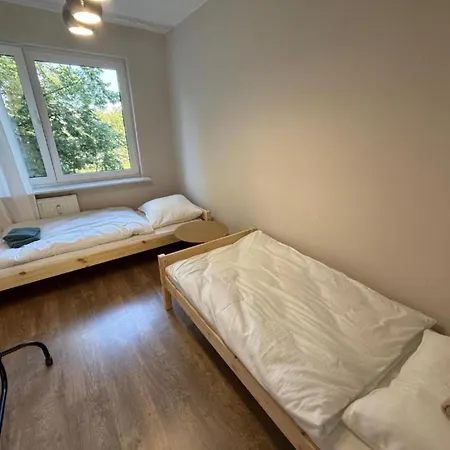 Self Check-in Free Parking 波兹南