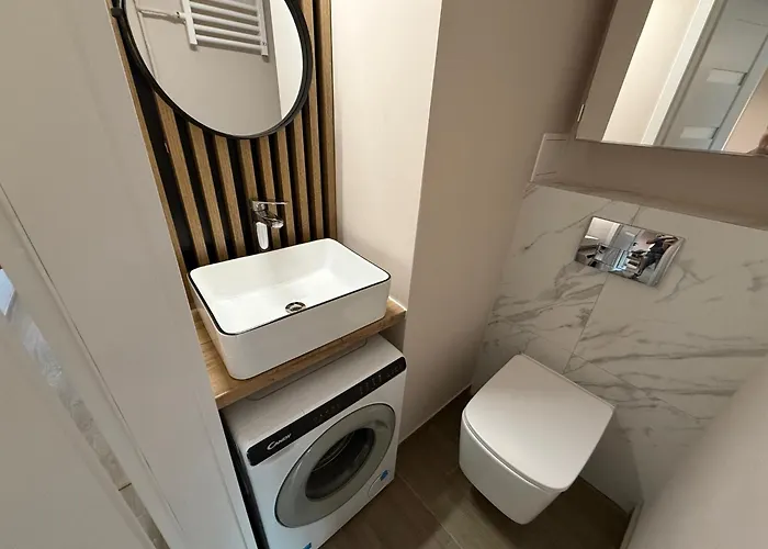 Self Check-in Free Parking